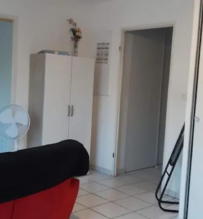 Climatise T1 Bis Metro A 200 M アパート *