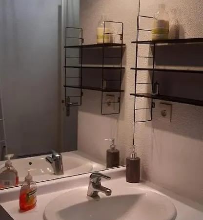 Climatise T1 Bis Metro A 200 M * トゥールーズ