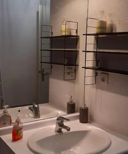 Climatise T1 Bis Metro A 200 M * トゥールーズ